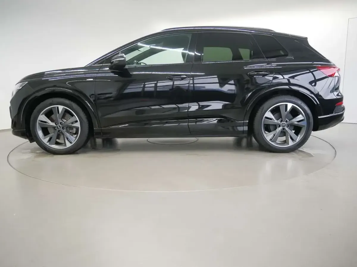 Gebraucht Audi Q4 e-tron S-Line 150 kW (204 PS) 2023 Mythosschwarz metallic SUV