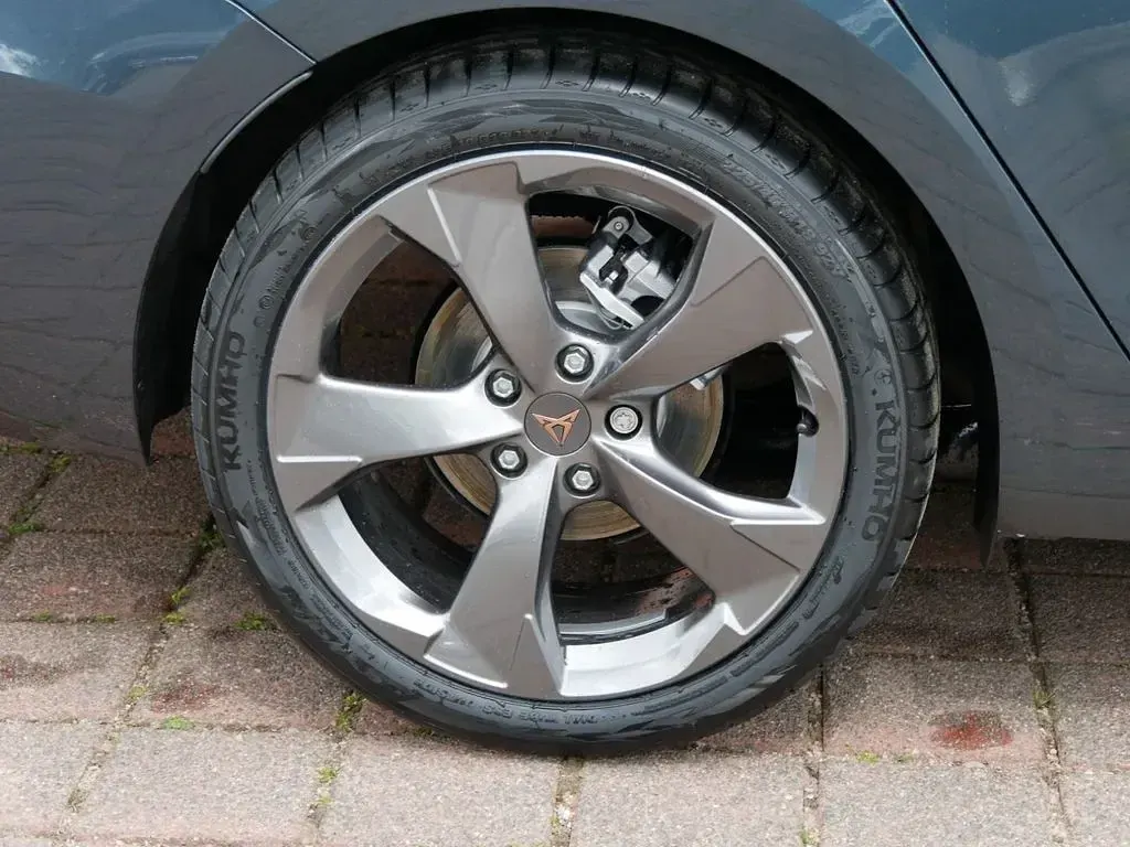 Neu Cupra Leon 150 PS (110 kW) 2026 Grau Limousine
