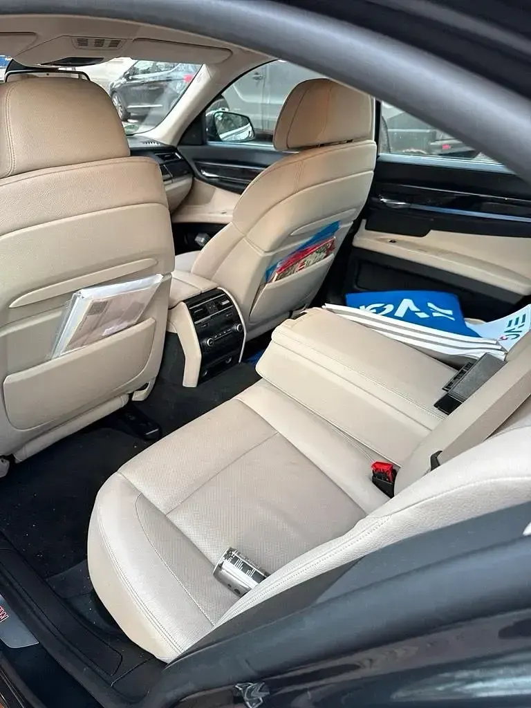 Gebraucht BMW 740 309 PS (227 kW) 2012 Grau Limousine