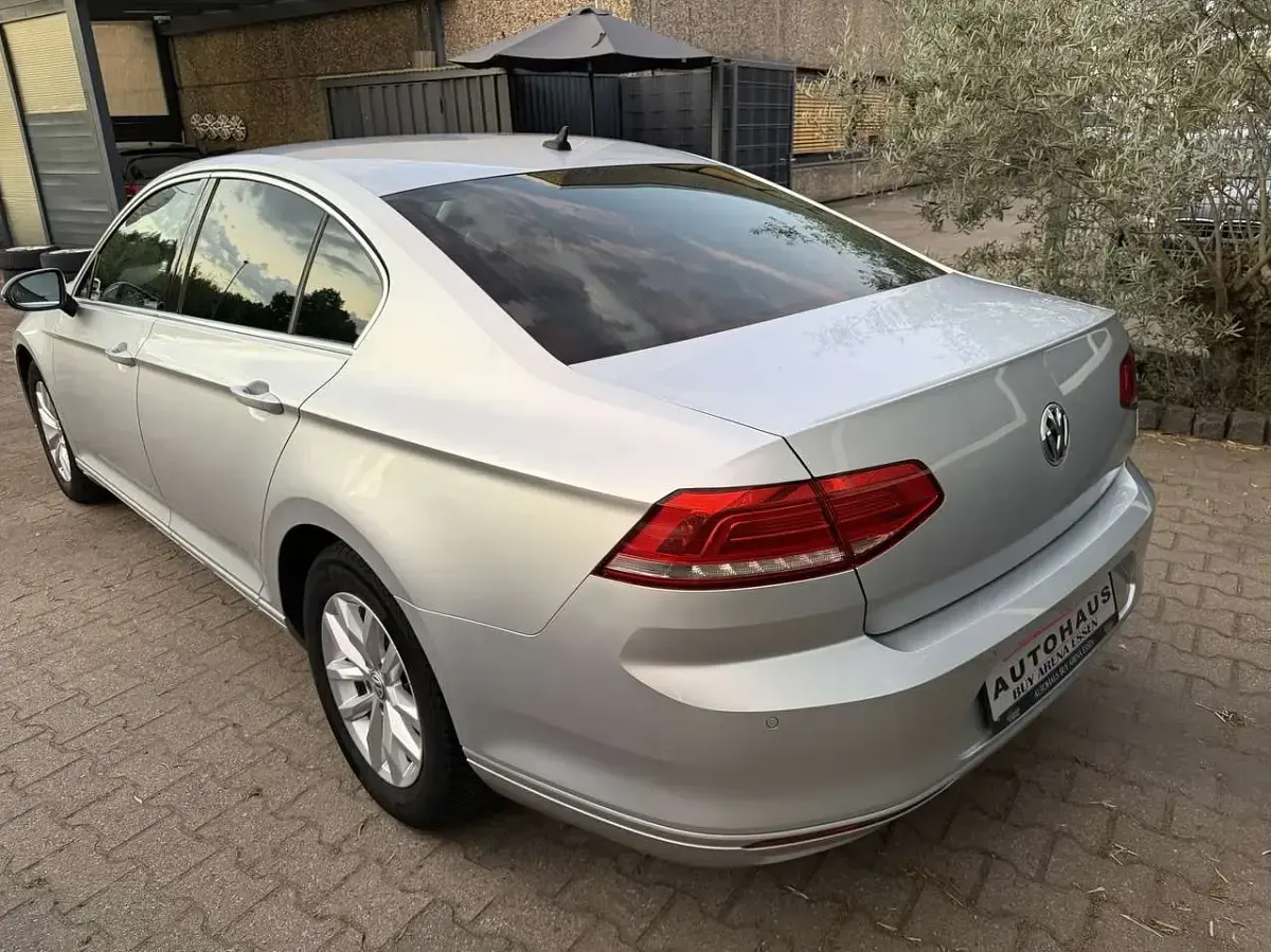 Gebraucht VW Passat Comfortline 150 PS (110 kW) 2019 Reflexsilber metallic Limousine