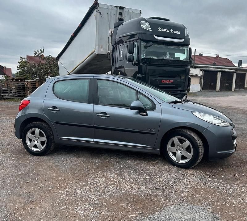Gebraucht Peugeot 207 74 PS (54 kW) 2009 Grau Limousine