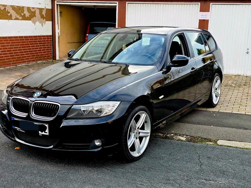 Schwarz Gebraucht 2009 BMW 318 Kombi | 2.850 € (Superpreis) - Bild 1/4