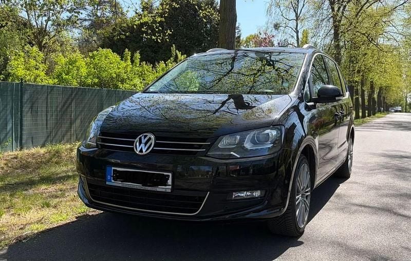 Second-hand VW Sharan 170 CP (125 kW) 2012 Negru Monovolum