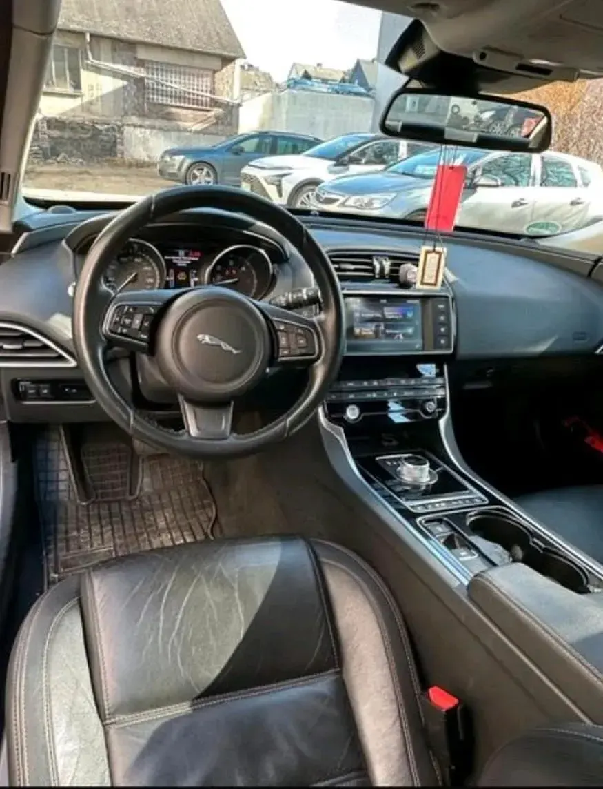 Gebraucht Jaguar XE 179 PS (131 kW) 2016 Schwarz Limousine
