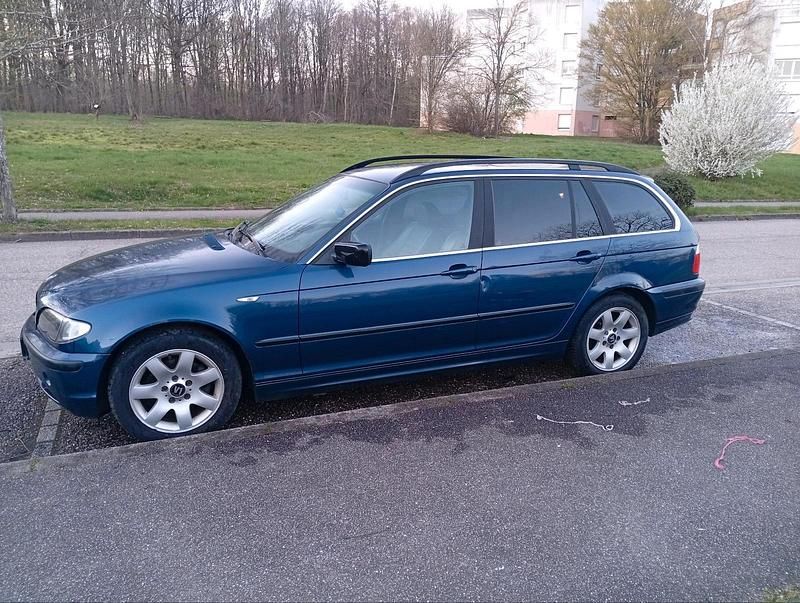 Gebraucht BMW 318 150 PS (110 kW) 2004 Blau Kombi