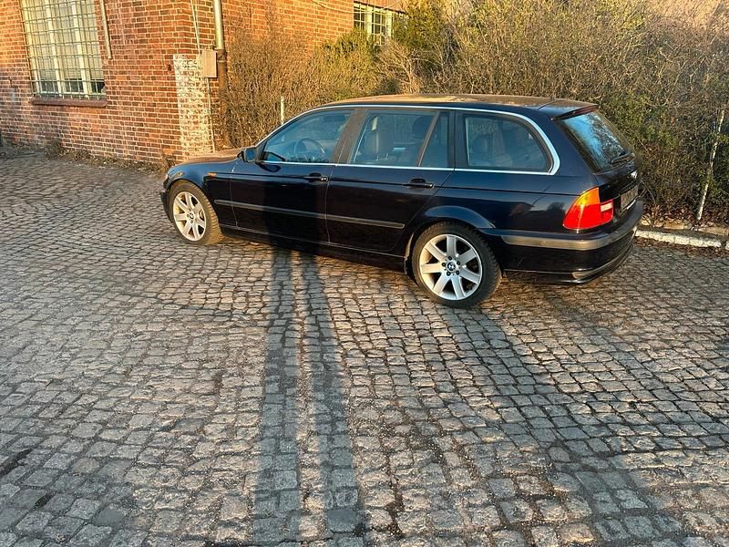 Gebraucht BMW 330 231 PS (169 kW) 2001 Blau Kombi