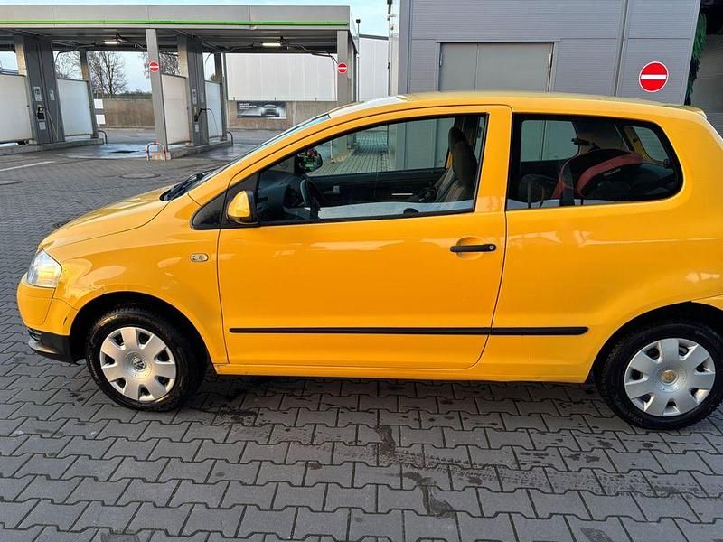 Second-hand VW Fox 54 CP (39 kW) 2005 Galben Hatchback