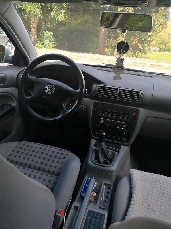 Silber Gebraucht 2001 VW Passat Limousine | 600 € (Guter Preis) - Bild 1/4