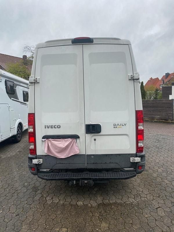 Second-hand Iveco Daily 126 CP (92 kW) 2011 Alb Monovolum