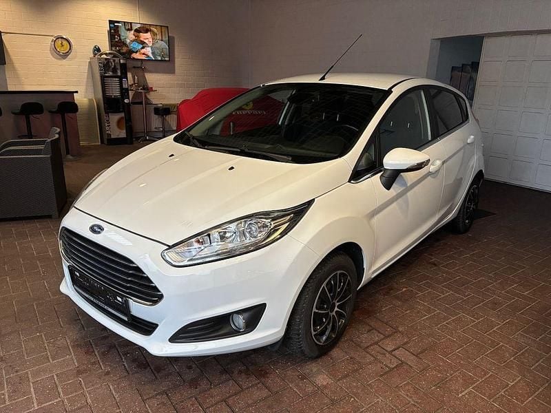 Gebraucht Ford Fiesta Titanium 101 PS (74 kW) 2014 Weiß Limousine