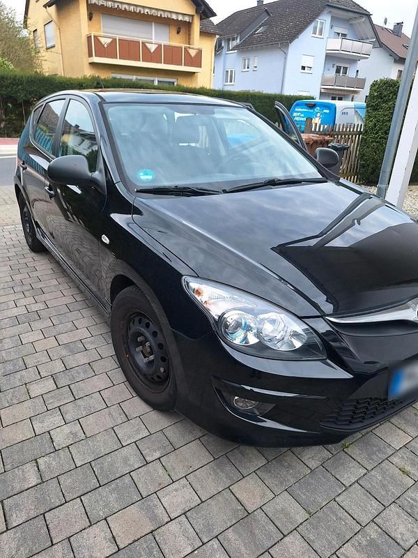 Gebraucht Hyundai i30 110 PS (80 kW) 2012 Schwarz Kleinwagen