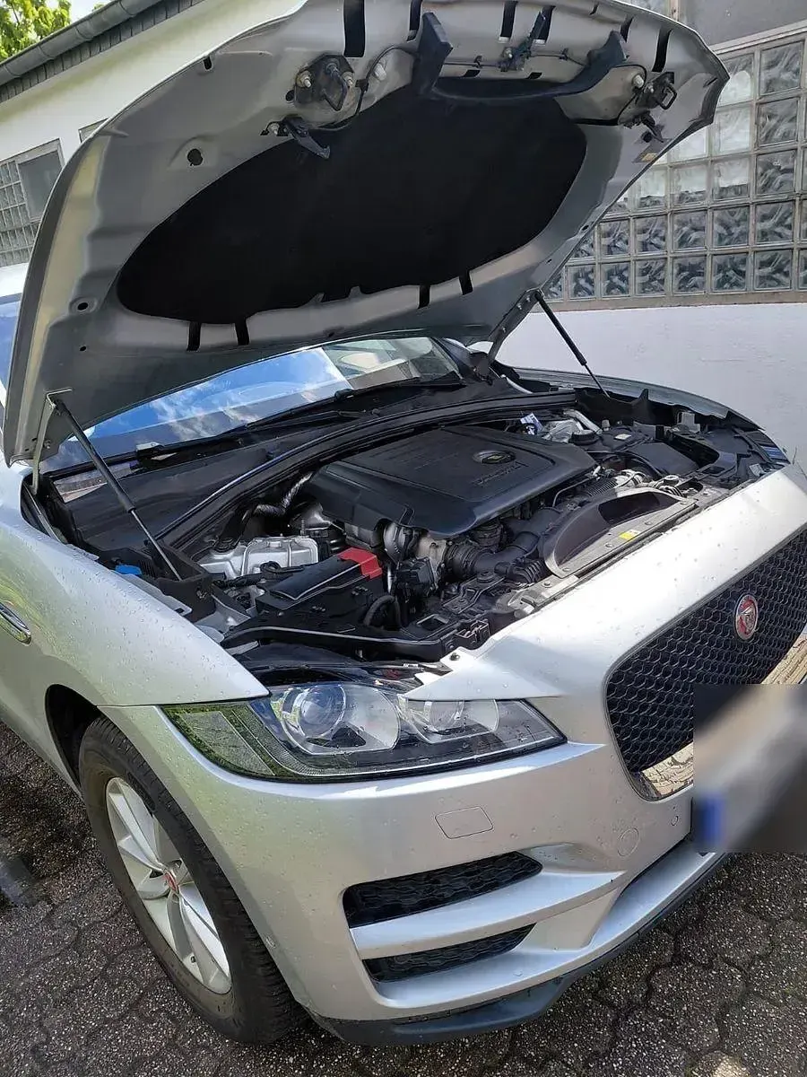Gebraucht Jaguar F-Pace Portfolio 179 PS (131 kW) 2016 Silber SUV