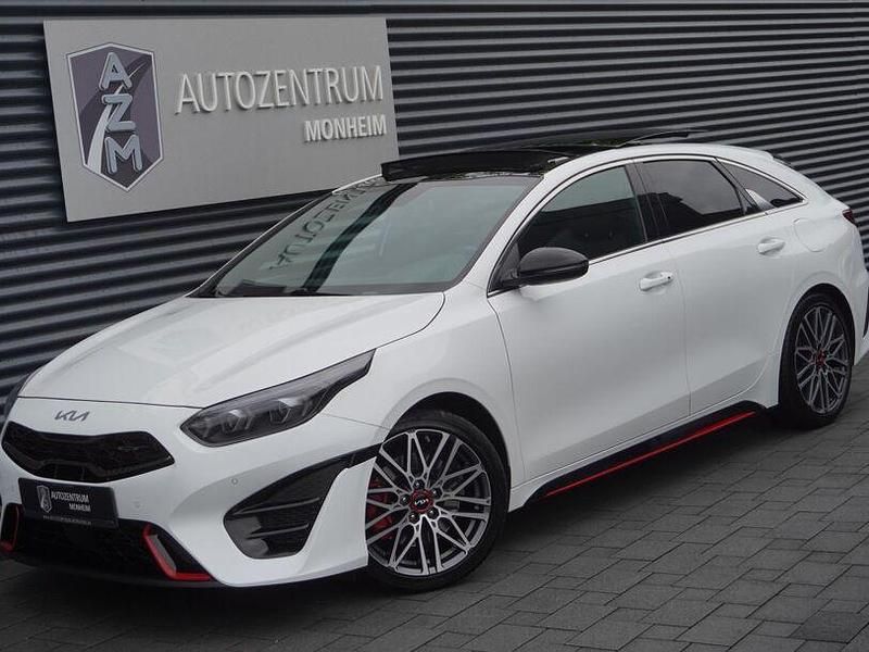 Weiss Gebraucht 2022 Kia ProCeed Kleinwagen | 29.990 € (Etwas zu teuer) - Bild 1/4