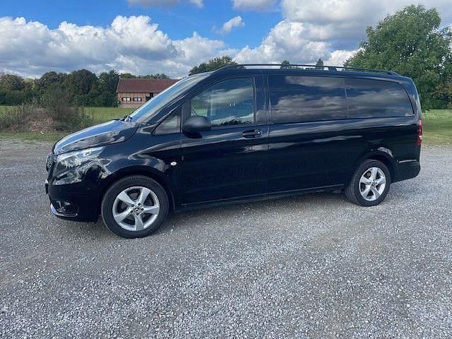 Schwarz Gebraucht 2019 Mercedes Vito Van / Kleinbus | 27.400 € (Teuer) - Bild 1/4