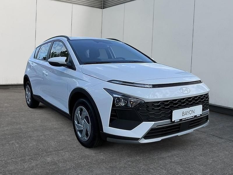 Neu Hyundai Bayon Select 101 PS (74 kW) 2025 Atlas white SUV