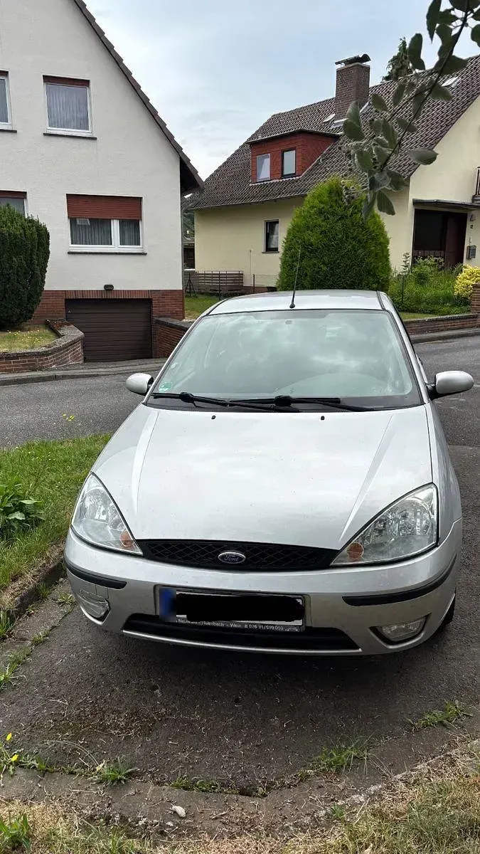 Gebraucht Ford Focus 116 PS (85 kW) 2004 Silber Limousine
