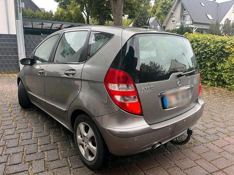 Silber Gebraucht 2005 Mercedes A150 Limousine | 600 € (Superpreis) - Bild 1/4