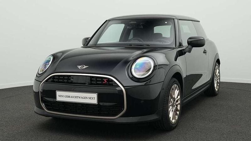Schwarz Gebraucht 2024 Mini Cooper S Favoured Kleinwagen | 28.754 € (Superpreis) - Bild 1/4