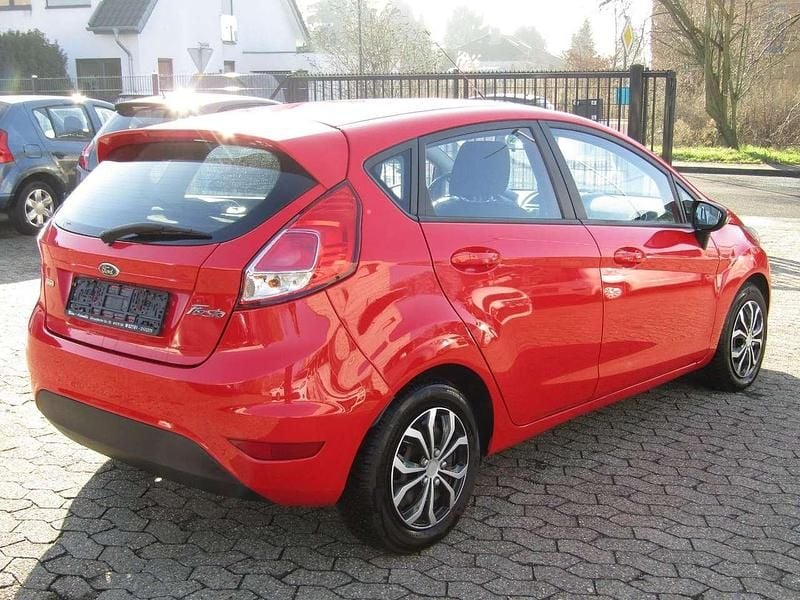 Gebraucht Ford Fiesta Trend 95 PS (69 kW) 2014 Rot Kleinwagen