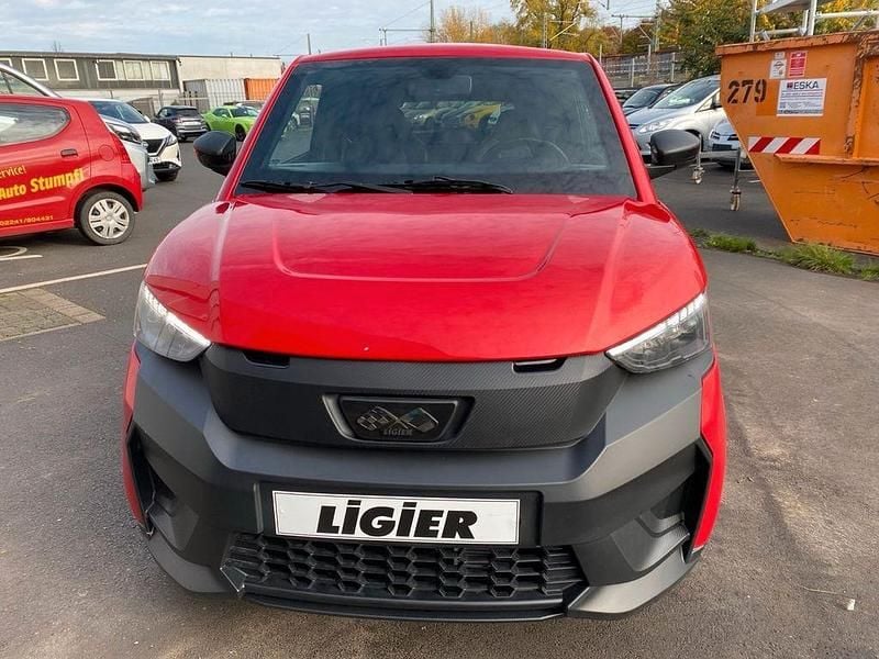 Ny Ligier JS50 2025 Röd Halvkombi