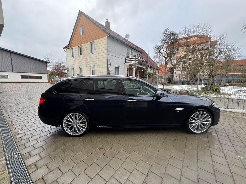 Schwarz Gebraucht 2014 BMW 530 Comfort Edition Kombi | 13.499 € (Fairer Preis) - Bild 1/4