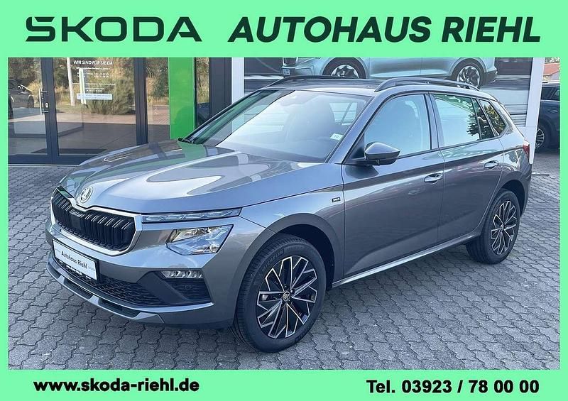 Graphitegrau metallic Neu 2025 Skoda Kamiq Drive SUV | 25.490 € (Guter Preis) - Bild 1/4