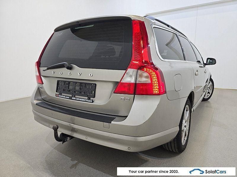 Gebraucht Volvo V70 136 PS (100 kW) 2013 Gold Kombi