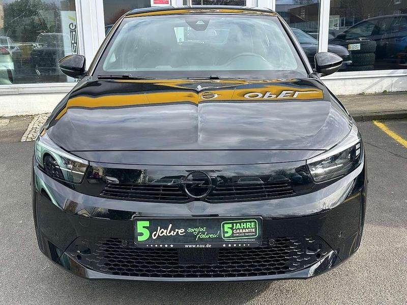 Gebraucht Opel Corsa-e 100 kW (136 PS) 2023 Lackierung schwarz perla nera/typ a Kleinwagen