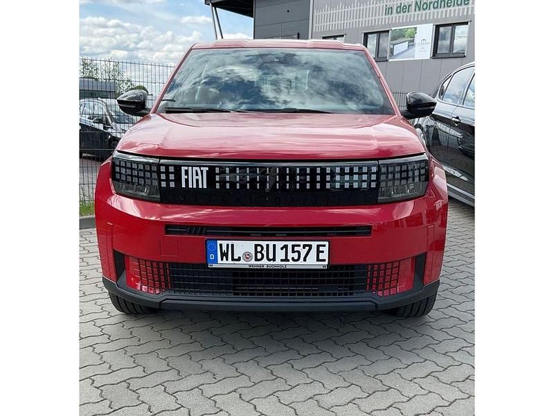 Gebraucht Fiat Grande Panda Red 83 kW (113 PS) 2025 Rot Kleinwagen