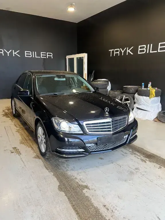 Second-hand Mercedes C220 170 CP (125 kW) 2014 Negru Berlinǎ