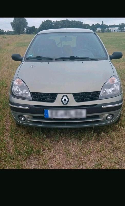 Grün Gebraucht 2005 Renault Clio II Kleinwagen | 2.599 € (Etwas zu teuer) - Bild 1/4