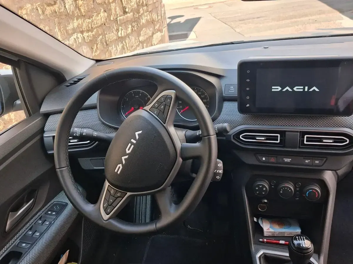 Gebraucht Dacia Jogger Essentiel 110 PS (80 kW) 2024 Weiß Van / Kleinbus