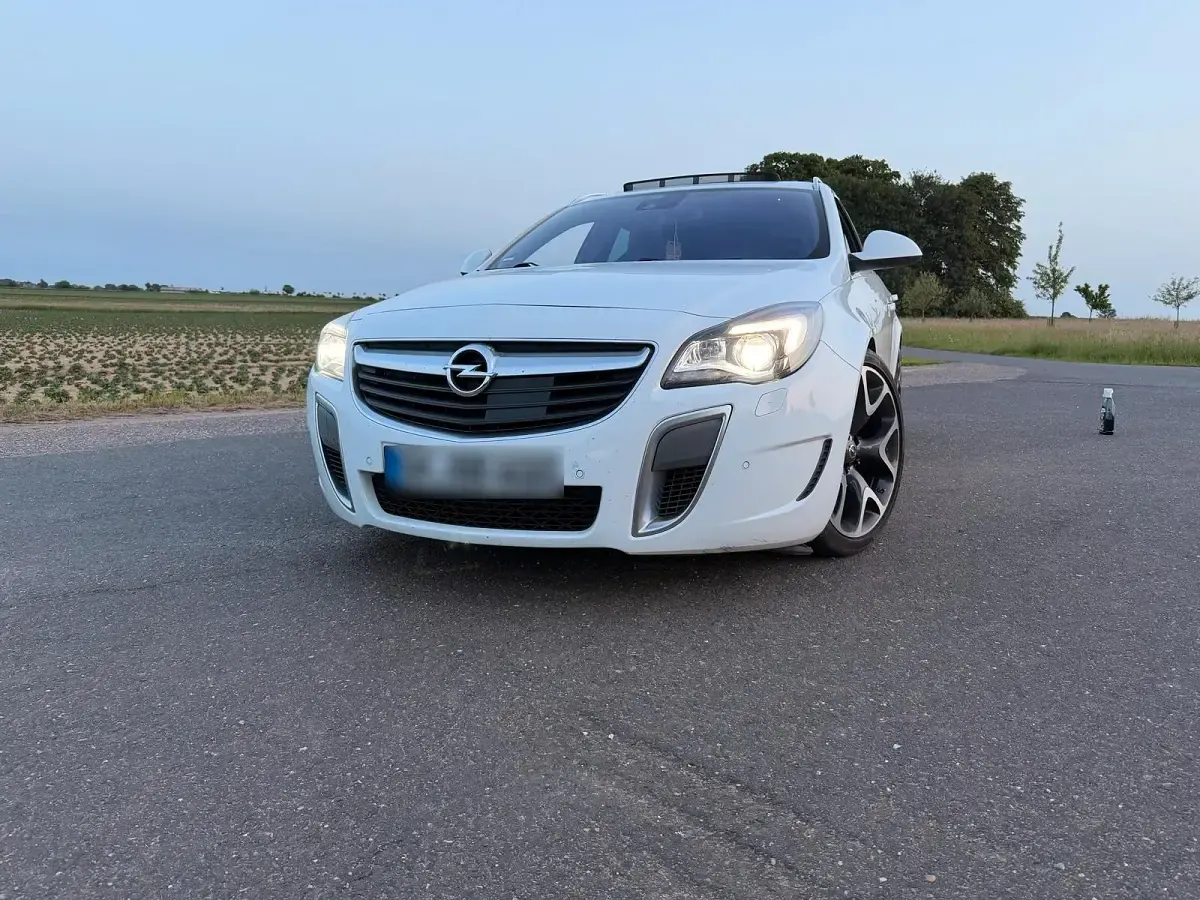 Gebraucht Opel Insignia OPC 325 PS (239 kW) 2013 Weiß Kombi