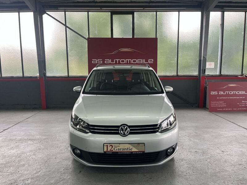 Silber Gebraucht 2014 VW Touran Trendline Van / Kleinbus | 10.990 € (Fairer Preis) - Bild 1/4
