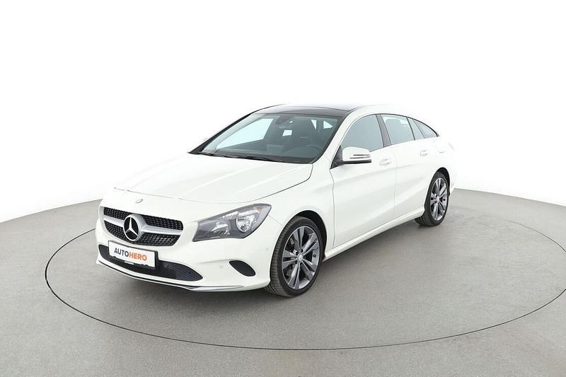 Weiß Gebraucht 2016 Mercedes CLA250 Shooting Brake Urban Kombi | 19.560 € - Bild 1/3