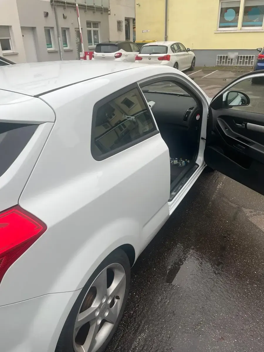 Gebraucht Kia Ceed 110 PS (80 kW) 2008 Weiß Kleinwagen
