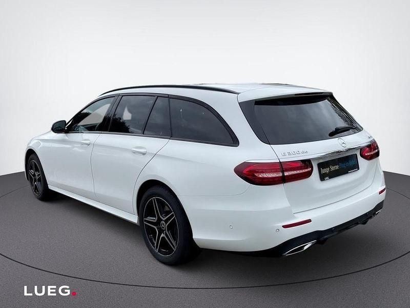 Gebraucht Mercedes E300 AMG 306 PS (225 kW) 2021 Unilack polarweiß Kombi