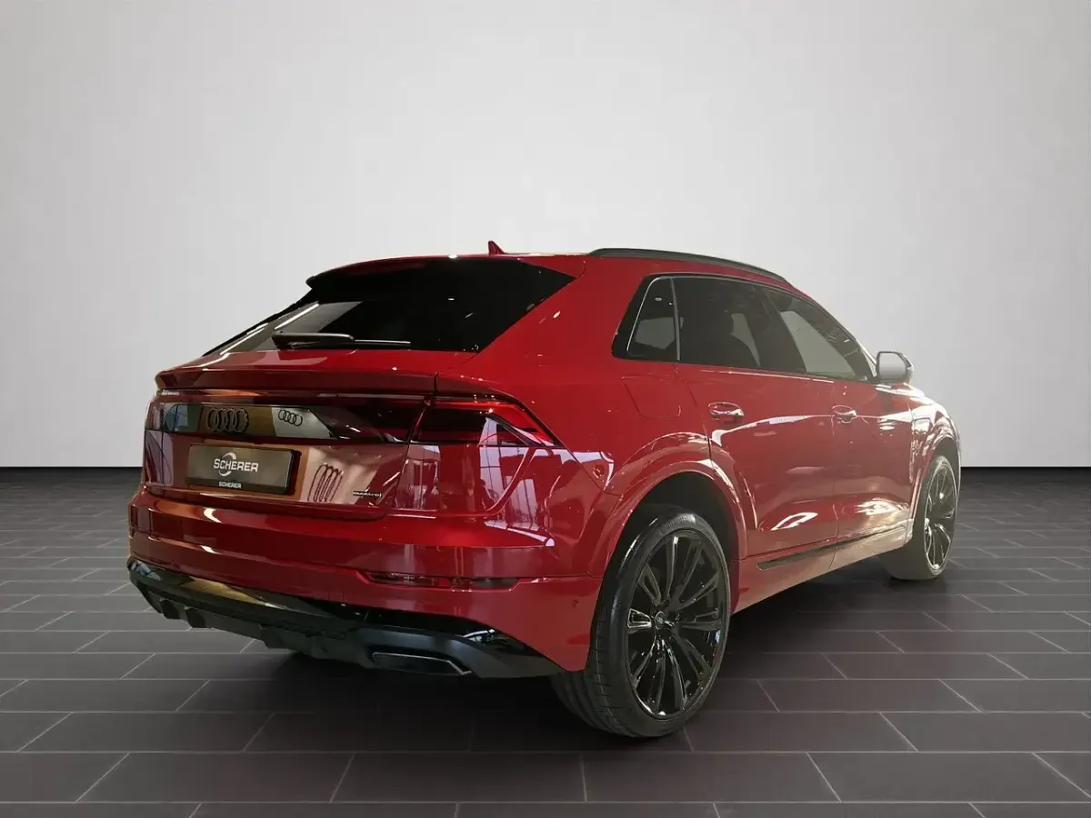 Neu Audi Q8 Design 286 PS (210 kW) 2026 Chilirot metallic (metallic) SUV