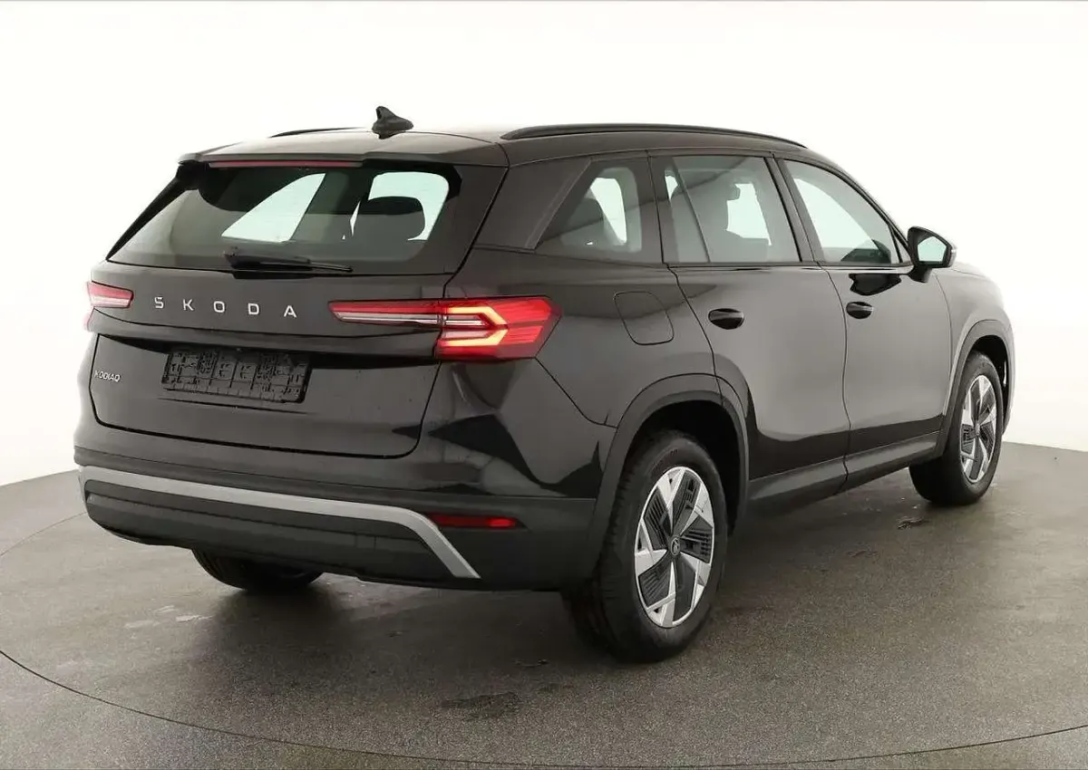 Neu Skoda Kodiaq Selection 150 PS (110 kW) 2026 Black magic perleffekt SUV