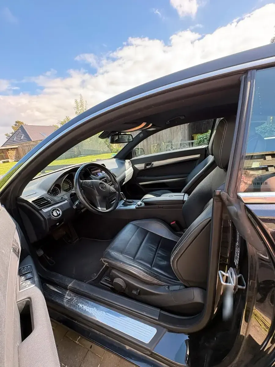 Gebraucht Mercedes E220 170 PS (125 kW) 2011 Schwarz Coupé