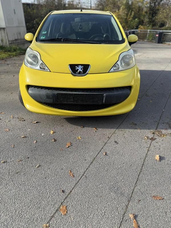 Gelb Gebraucht 2006 Peugeot 107 Kleinwagen | 1.100 € (Guter Preis) - Bild 1/4