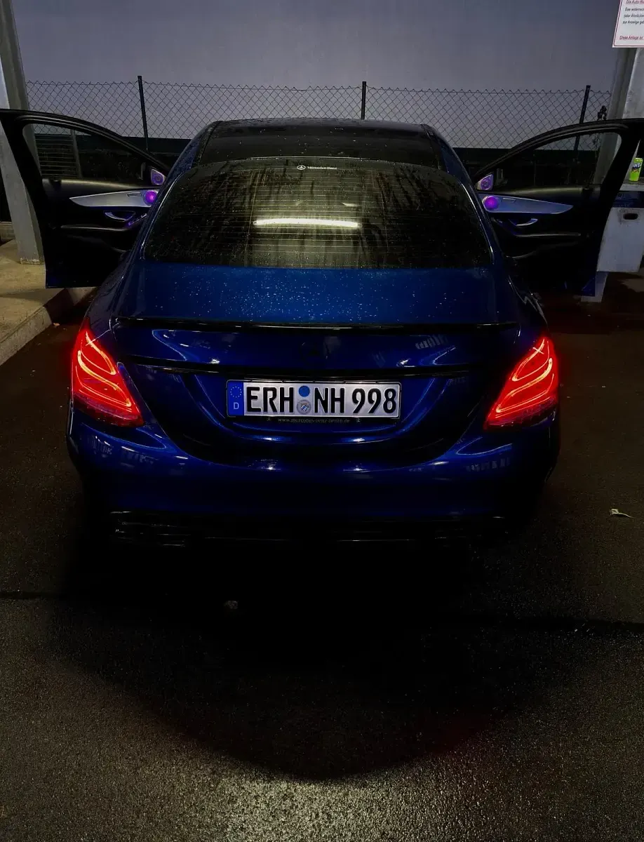 Gebraucht Mercedes C200 184 PS (135 kW) 2017 Blau Limousine