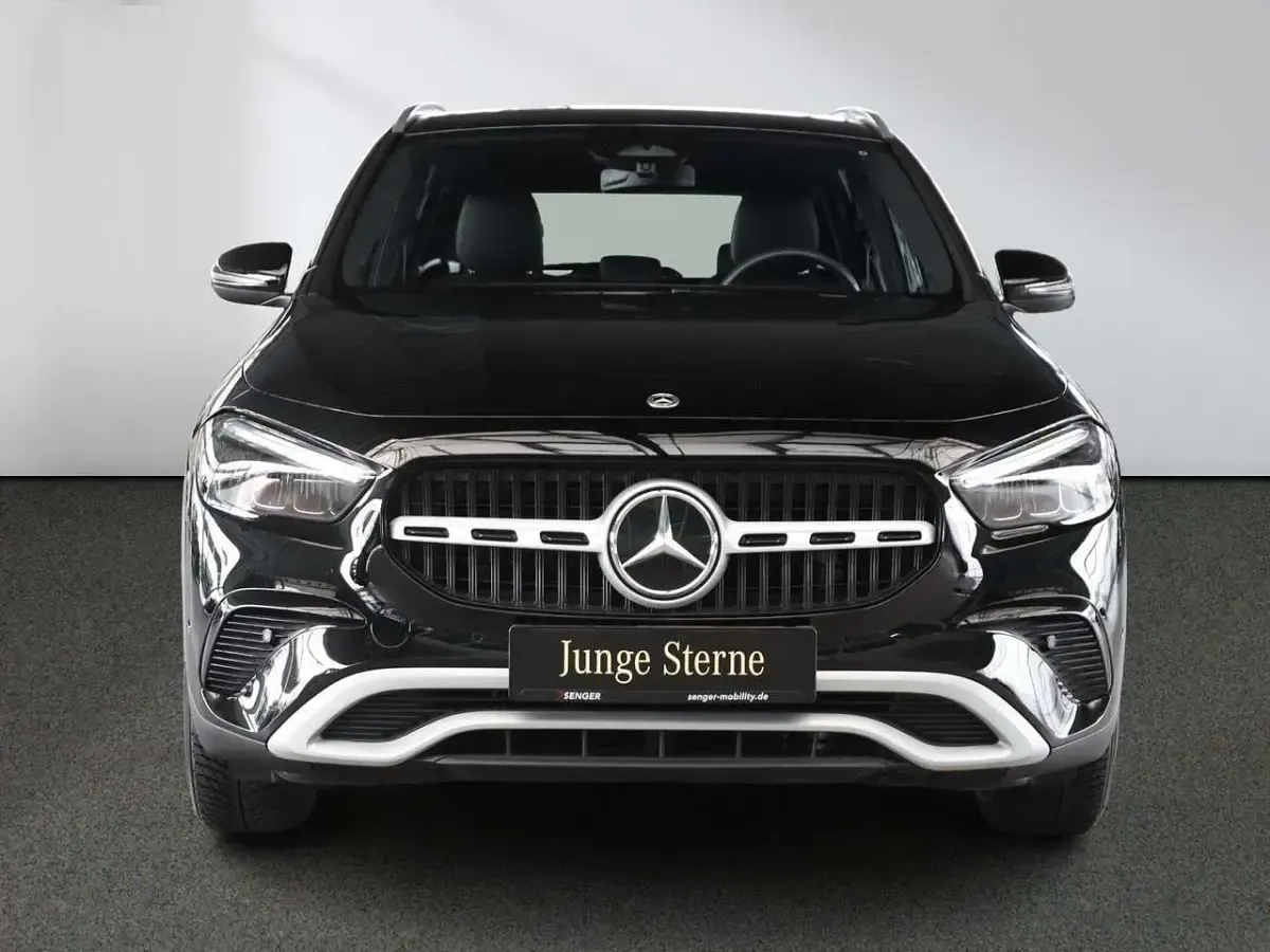 Gebraucht Mercedes GLA200 163 PS (119 kW) 2024 Schwarz SUV