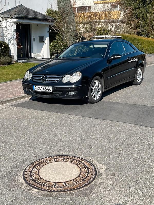 Schwarz Gebraucht 2006 Mercedes 220 Coupé | 1.800 € - Bild 1/4