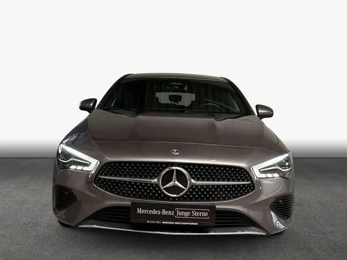 Gebraucht Mercedes CLA180 136 PS (100 kW) 2023 Mountaingrau metallic Coupé