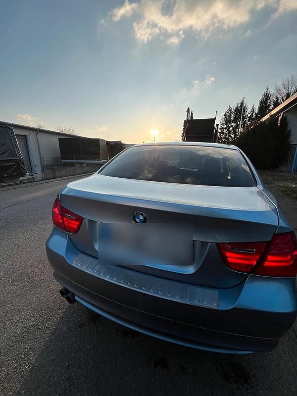 Gebraucht BMW 330 245 PS (180 kW) 2009 Blau Limousine