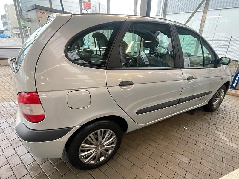 Gebraucht Renault Scénic 107 PS (78 kW) 2003 Silber Van / Kleinbus