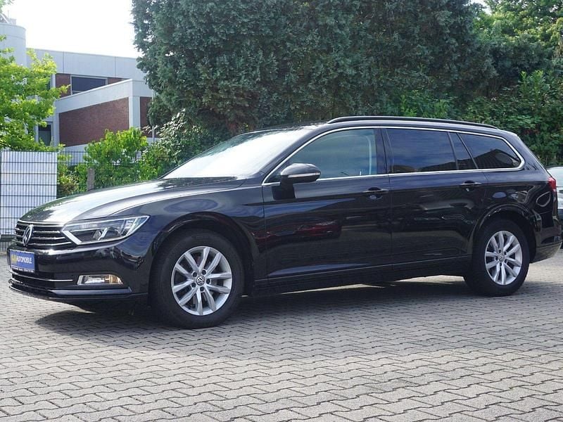 Gebraucht VW Passat Comfortline 150 PS (110 kW) 2018 Schwarz Kombi