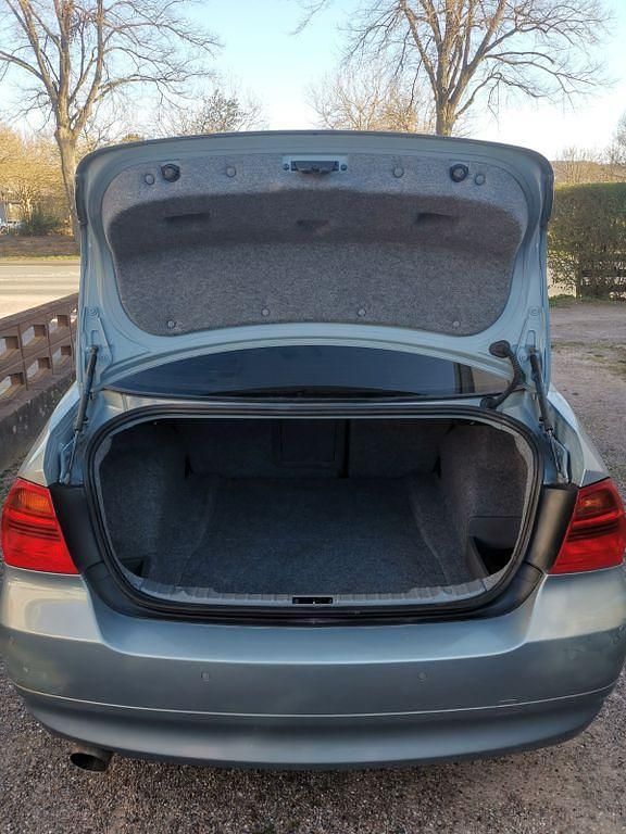 Gebraucht BMW 320 150 PS (110 kW) 2005 Grau Limousine