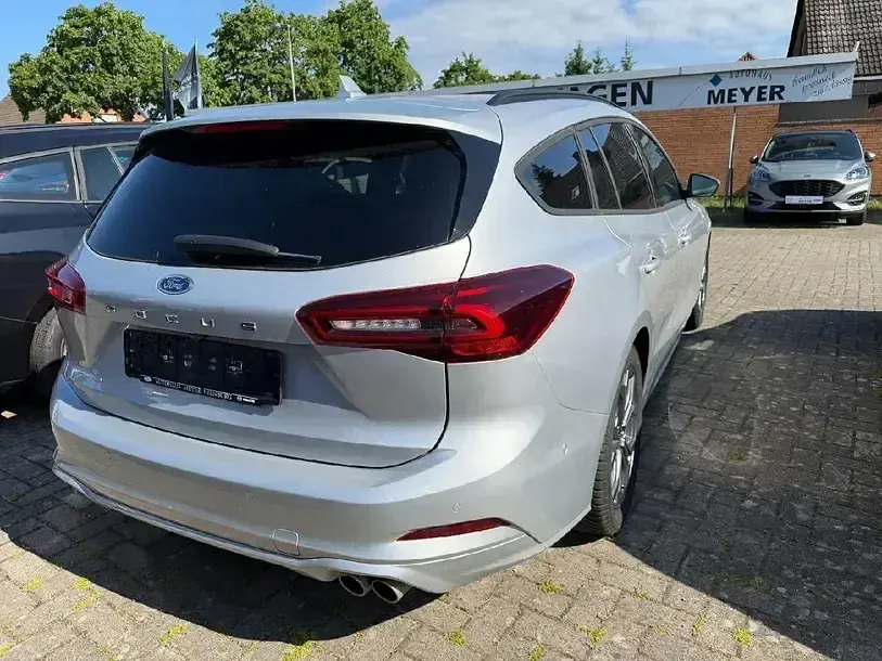 Gebraucht Ford Focus ST-Line 125 PS (91 kW) 2023 Polarsilber metallic Kombi